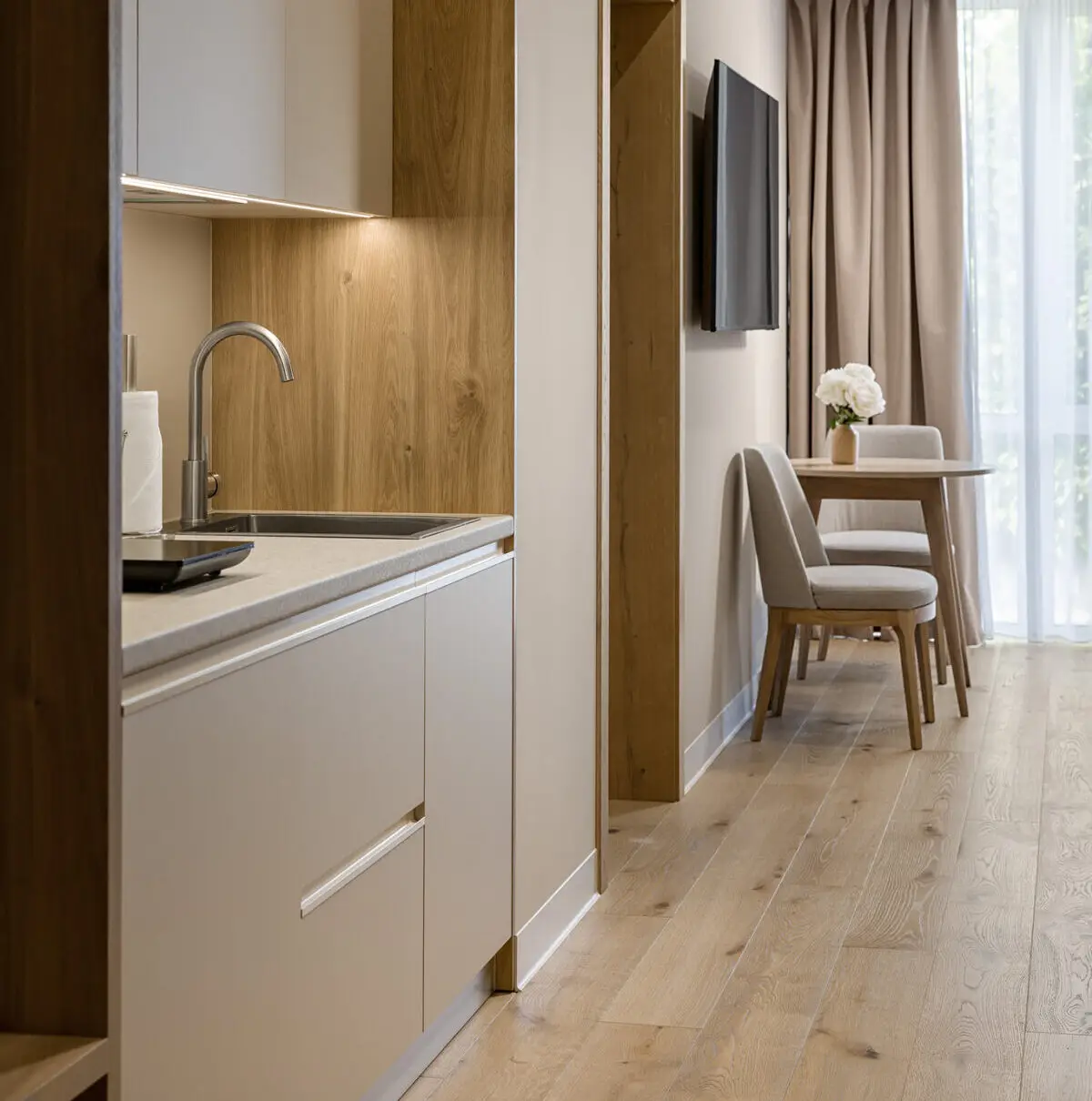 Люкс з кухнею та спальнею у Rikka Khust &mdash; номер в Закарпатті &ndash; Зображення 29