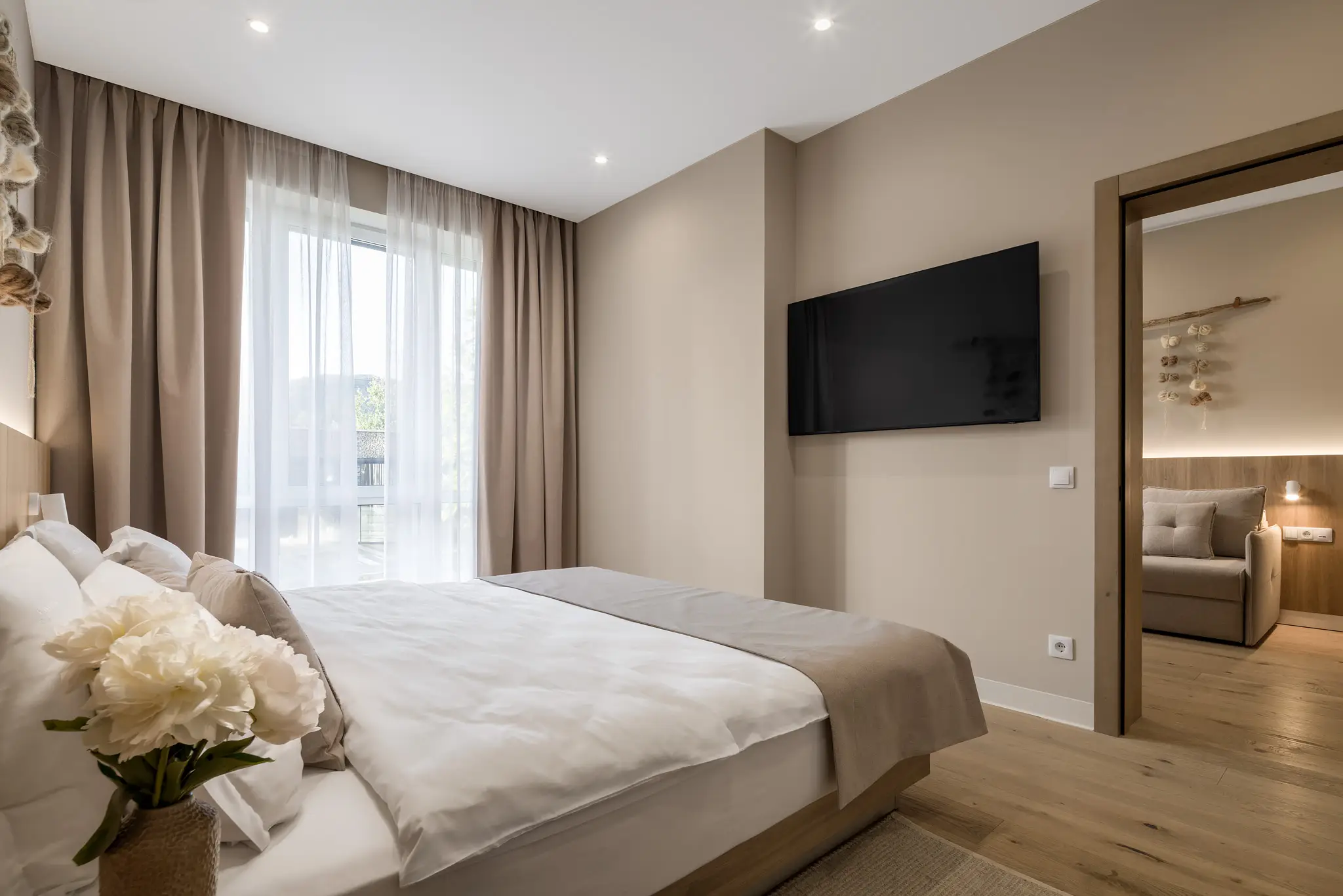 Люкс з кухнею та спальнею у Rikka Khust &mdash; номер в Закарпатті &ndash; Зображення 28