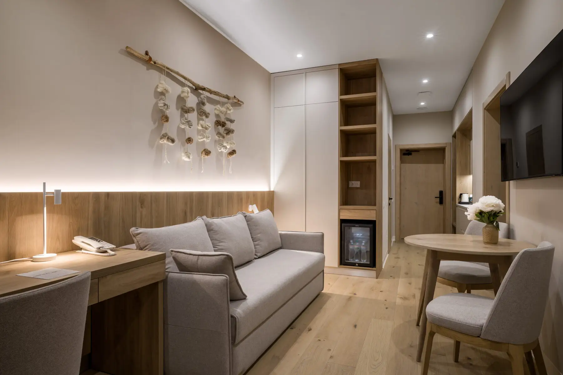 Люкс з кухнею та спальнею у Rikka Khust &mdash; номер в Закарпатті &ndash; Зображення 6