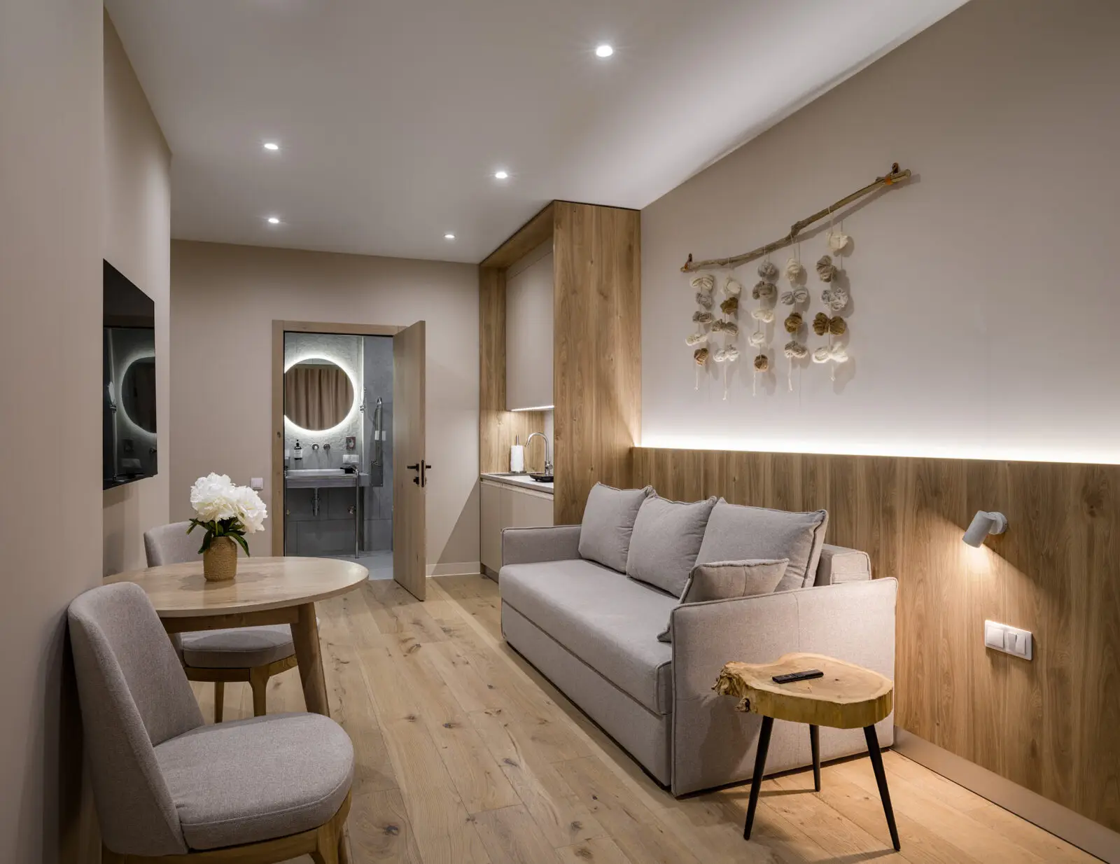 Люкс з кухнею та спальнею у Rikka Khust &mdash; номер в Закарпатті &ndash; Зображення 31