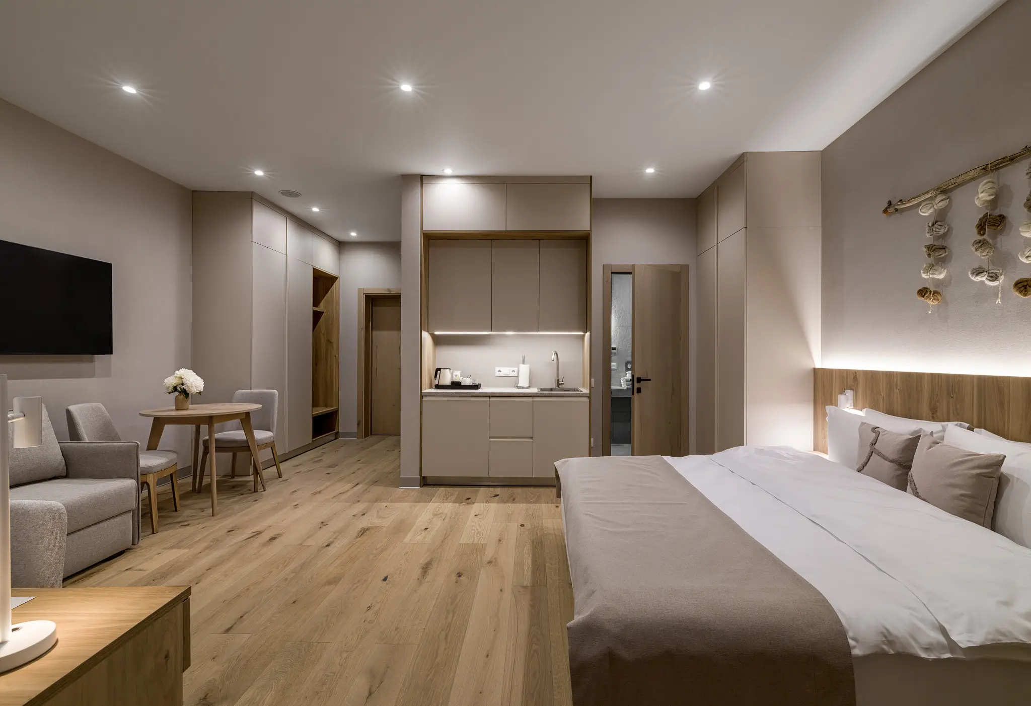 Студія напівлюкс з балконом - RIKKA Khust - Thermal Resort &ndash; Зображення 26