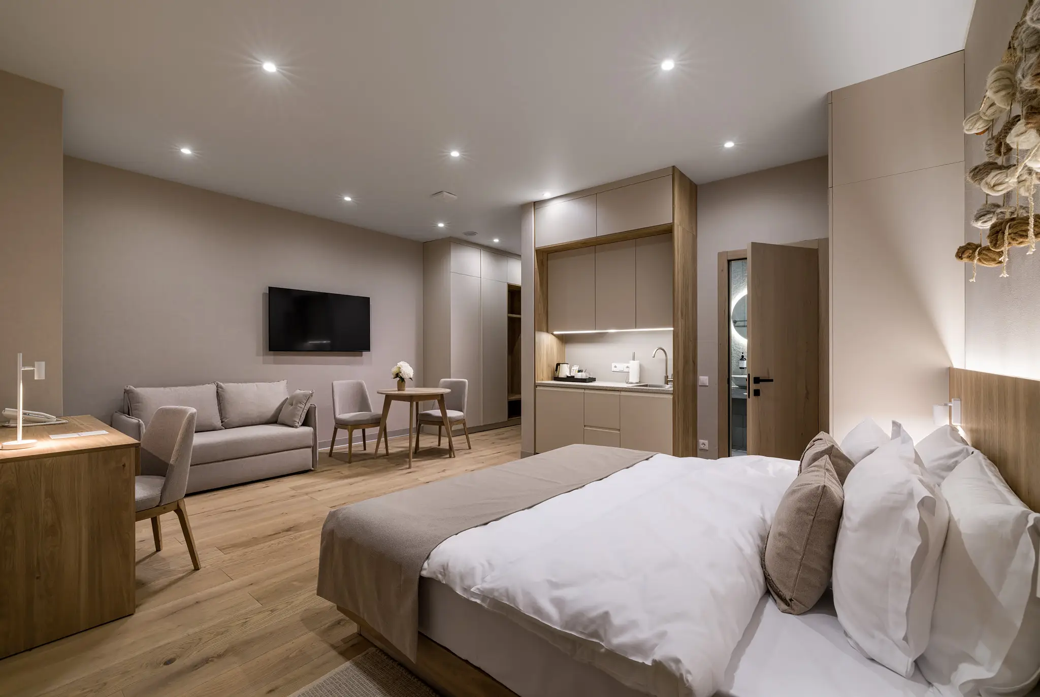 Студія напівлюкс з балконом - RIKKA Khust - Thermal Resort &ndash; Зображення 27