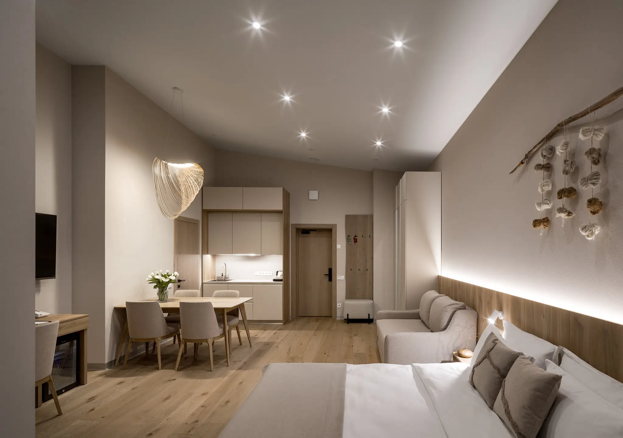 Студія напівлюкс з балконом та панорамним видом - RIKKA Khust - Thermal Resort &ndash; Зображення 30